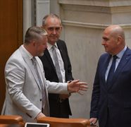 Care sunt scenariile de majorare a salariului minim discutate de Guvern